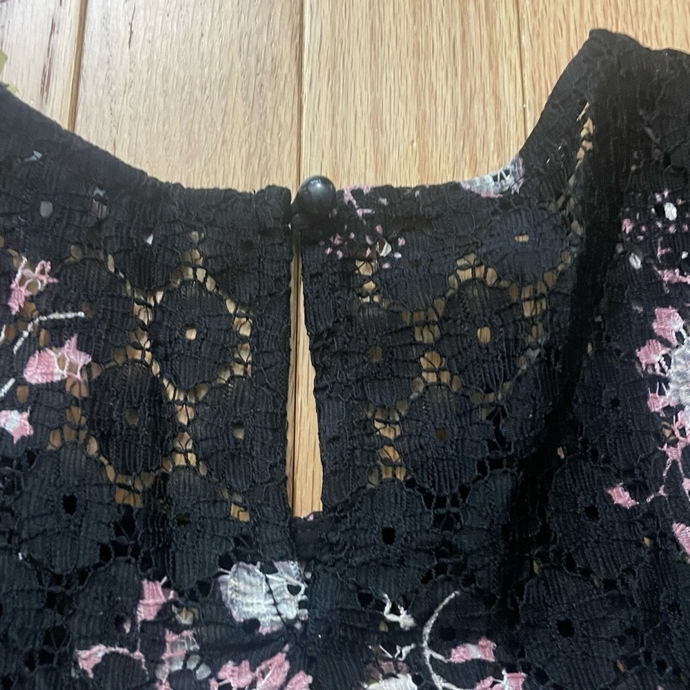 Loft Lace Black and Pink Floral Top Size Large - Picture 3 of 7
